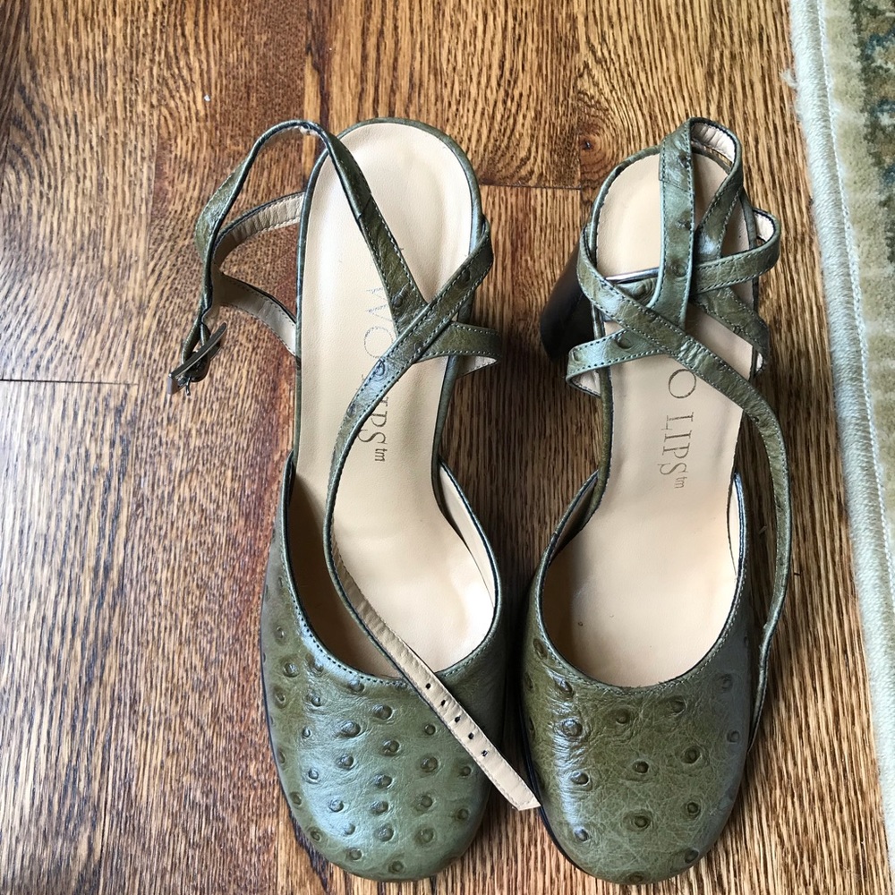 Two lips leather shoes